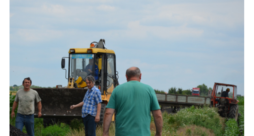 Насипање атарских путева